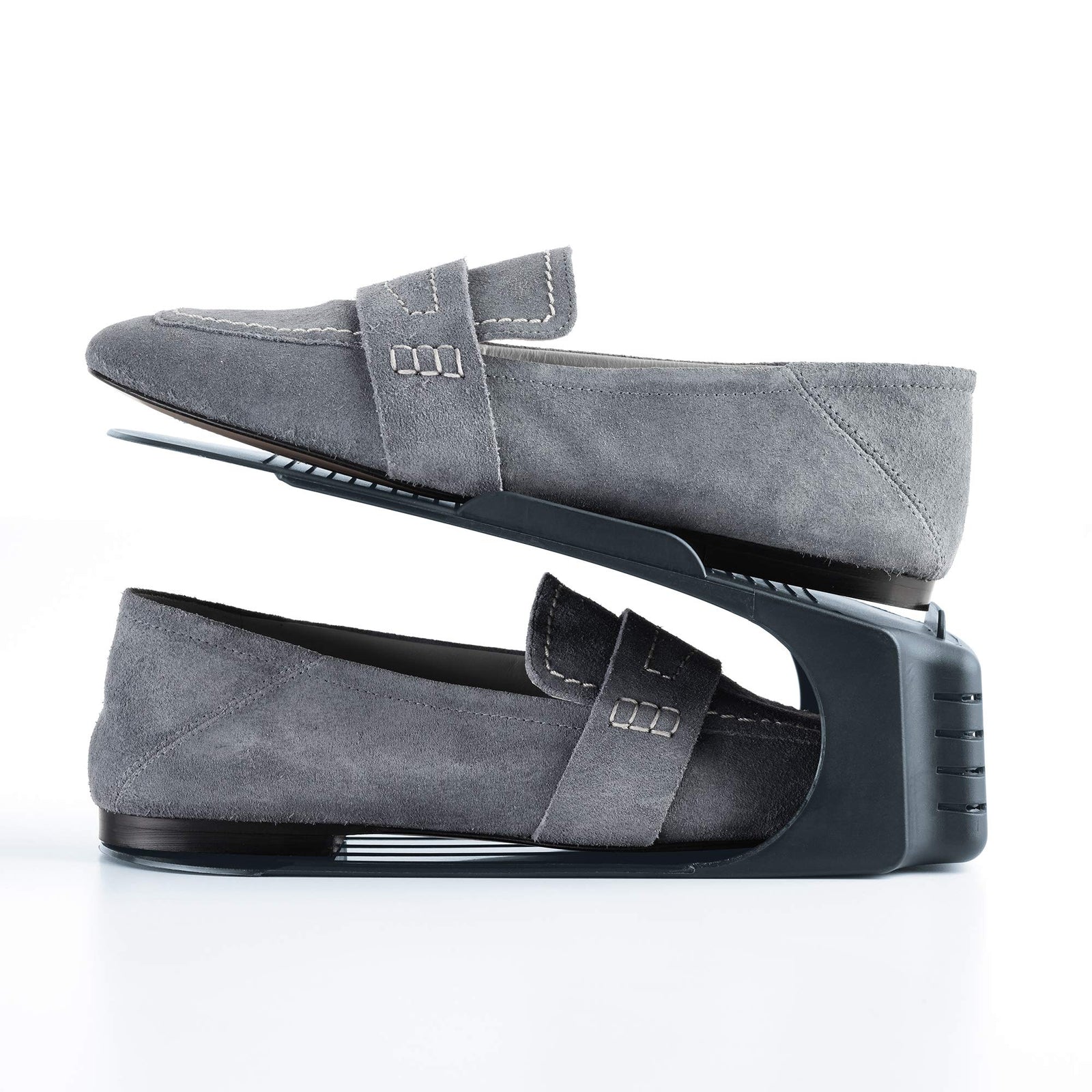 منظم الأحذية من Rayen الحل الأمثل للحفاظ على ترتيب أحذيتك وتوفير المساحة. تحتوي هذه المجموعة على 3 وحدات،