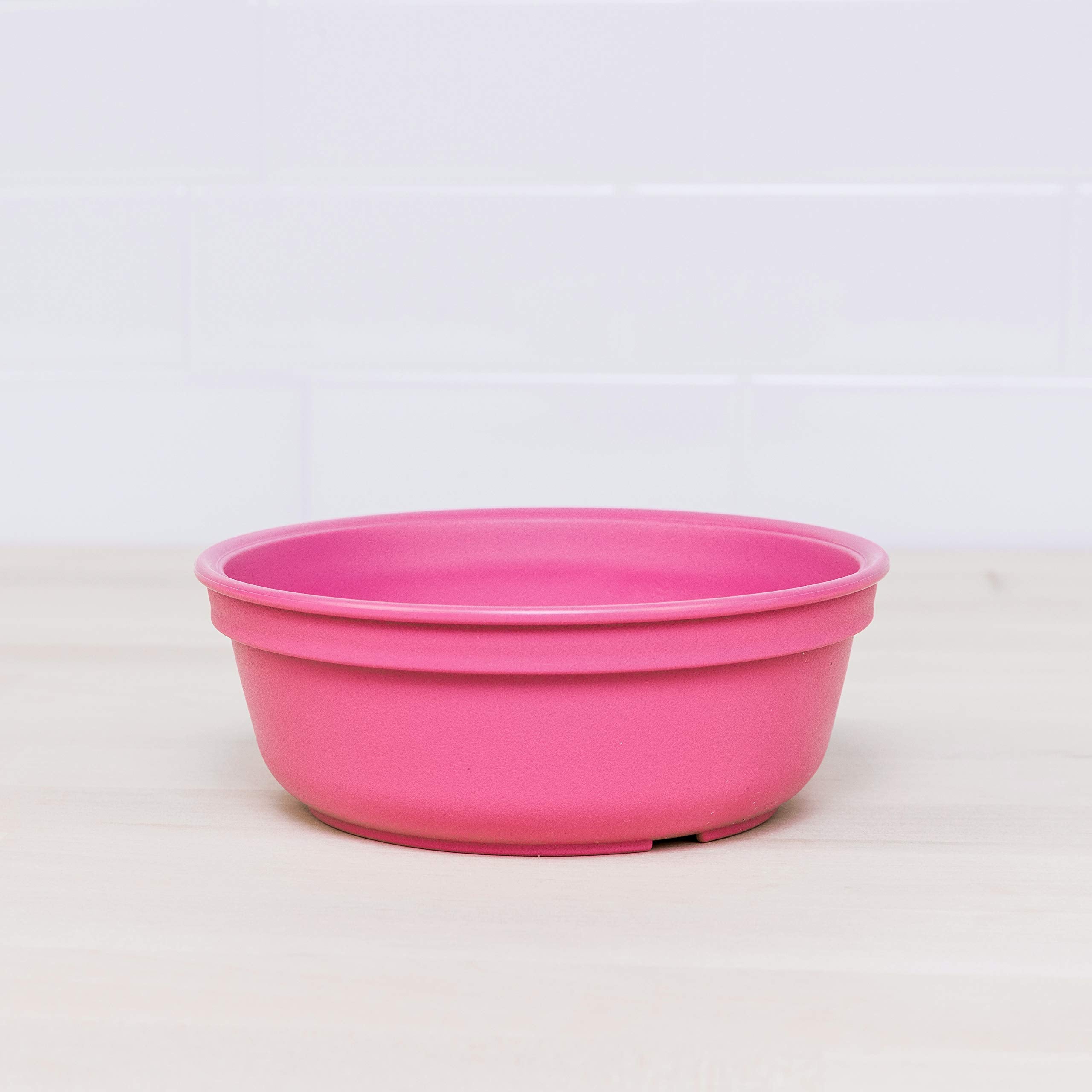 مجموعة أوعية للأطفال مكونة من ٣ قطع، توفر وسيلة آمنة وعملية لتقديم الوجبات للرضع والأطفال الصغار. مصنوعة من مواد متينة وخفيفة الوزن وغير ضارة بالصحة