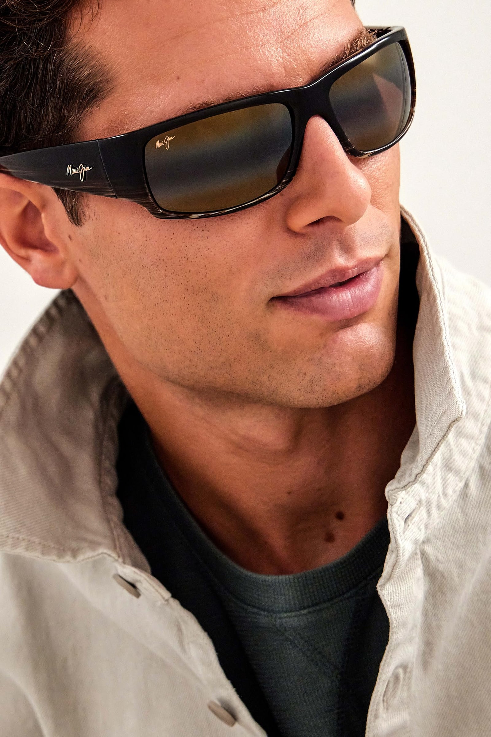 نظارات شمس ماوي جيم للرجال تجمع بين أحدث تقنيات العدسات والتصميم العصري لحماية العينين مع تحسين وضوح الرؤية. تتميز بعدسات مستقطبة تقلل من الوهج وتحسن تباين الألوان