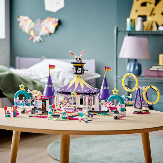 مجموعة بناء لعبة الأفعوانية في معرض المرح السحري LEGO Friends 41685؛ مجموعة لعب تمثيلية للأطفال الذين يحبون ألعاب المنتزهات الترفيهية؛ جديد 2021 (974 قطعة)