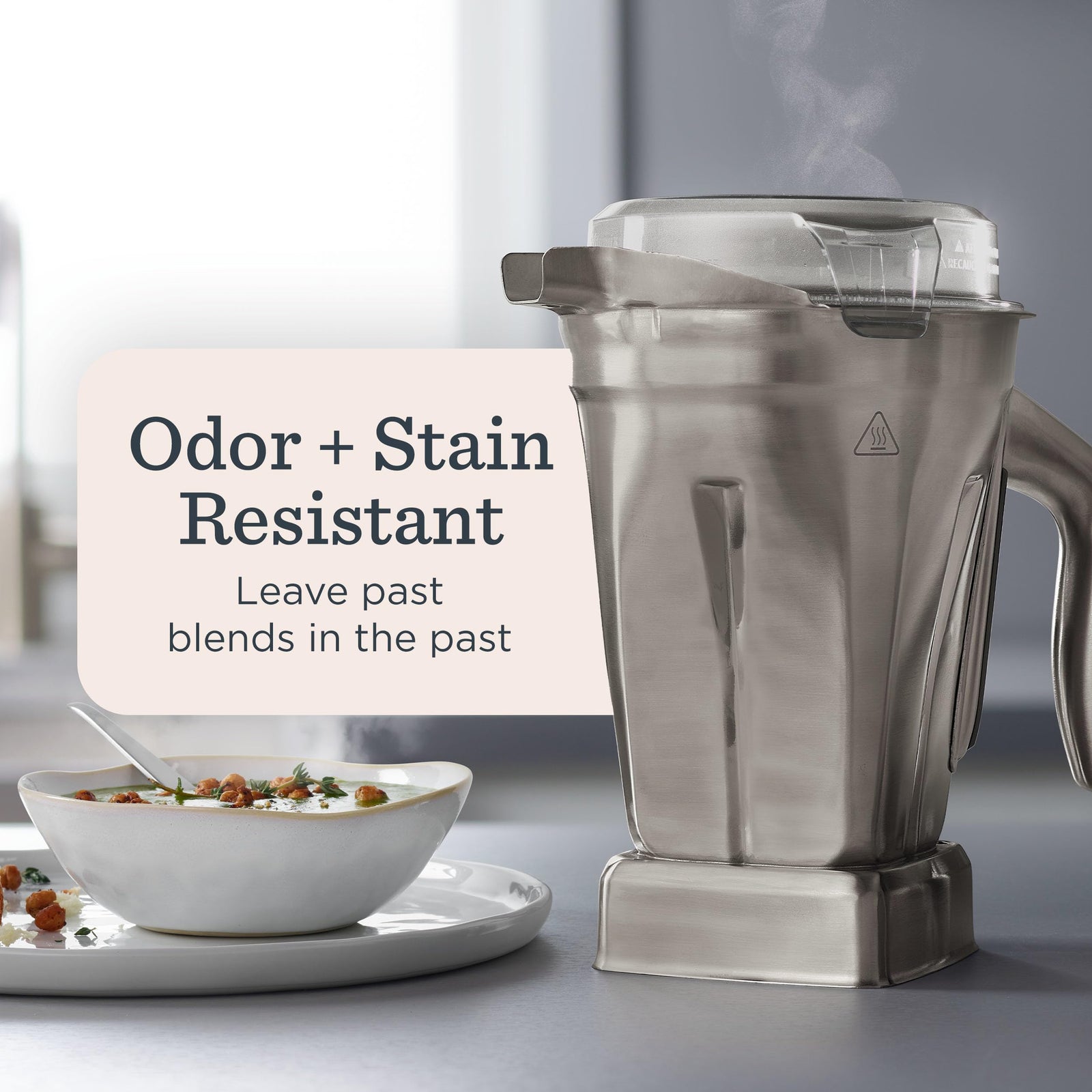 وعاء الخلاط من الفولاذ المقاوم للصدأ من  Vitamix عالي الجودة ومتينة مصمم للاستخدام الطويل والأداء الممتاز