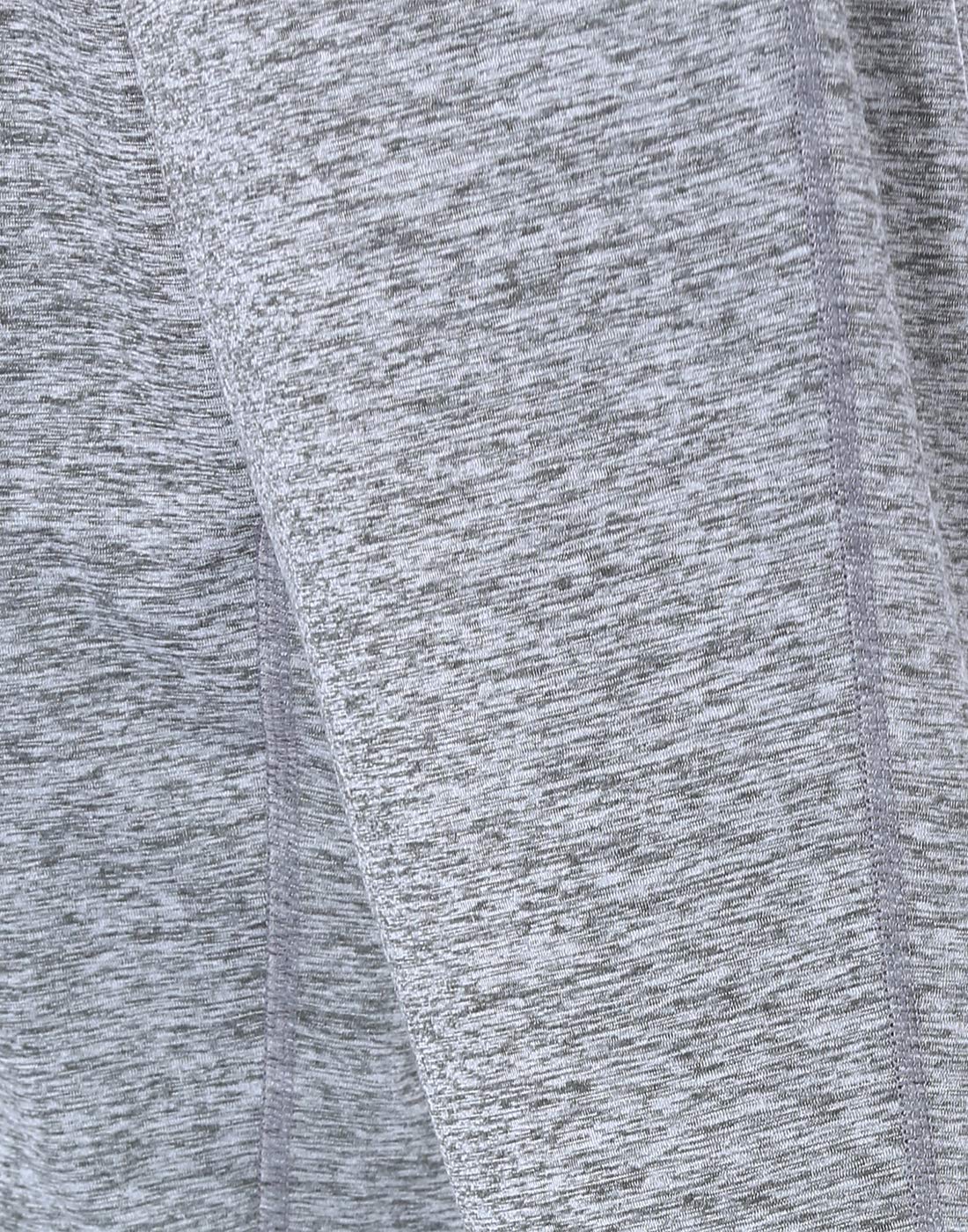 بنطال بوما للنساء يجمع بين الراحة والأناقة الرياضية في تصميم واحد مثالي لكل الأوقات. مصنوع من قماش ناعم ومرن يسمح بمرور الهواء ليمنحك إحساسًا بالراحة طوال اليوم. 