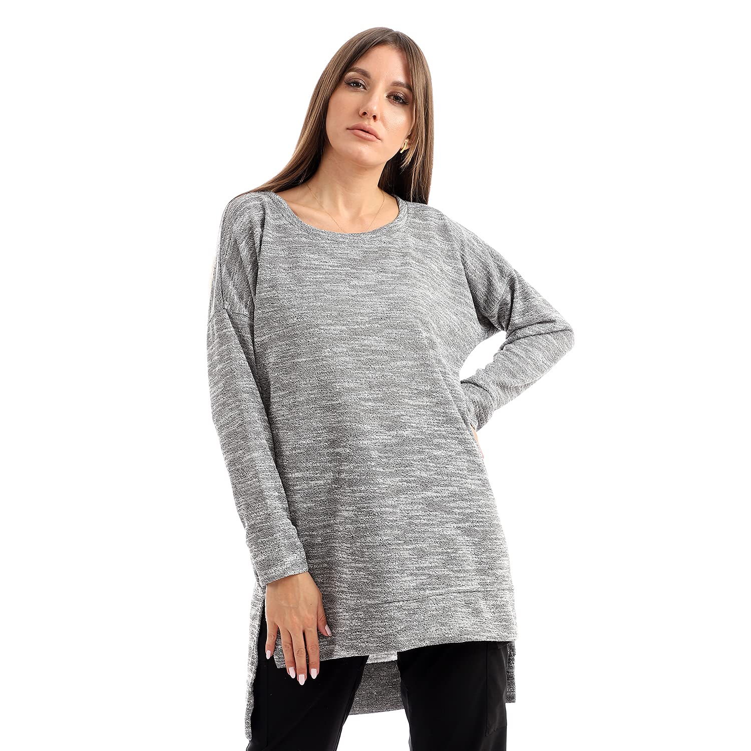 تيشيرت جاميلا النسائي بياقة دائرية وقماش جاكار ناعم مريح، مثالي للاستخدام اليومي الكاجوال.