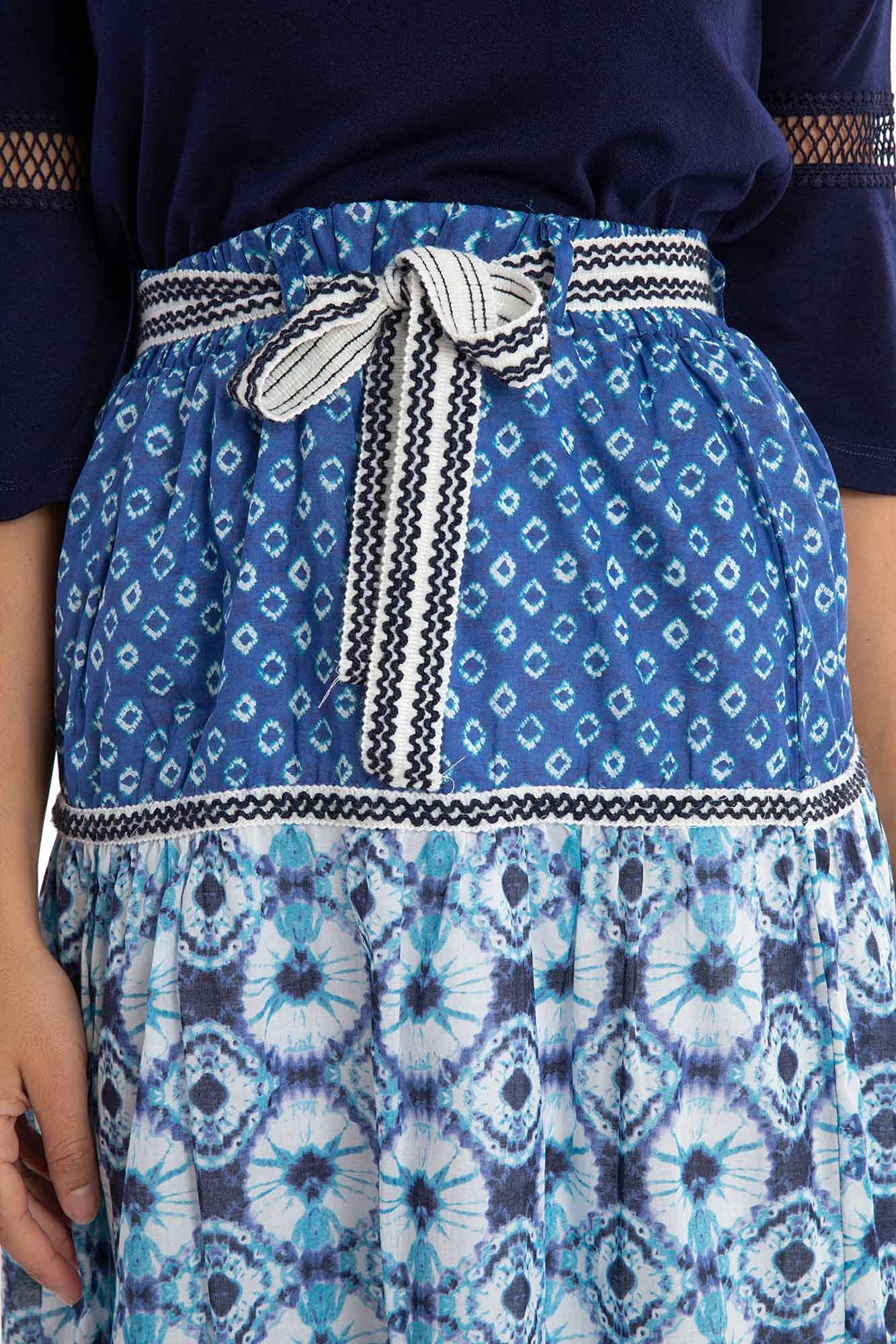 جيبة من بريمودا للنساء تتميز بتصميم أنيق وعصري يناسب الإطلالات اليومية. مصنوعة من خامة ناعمة 