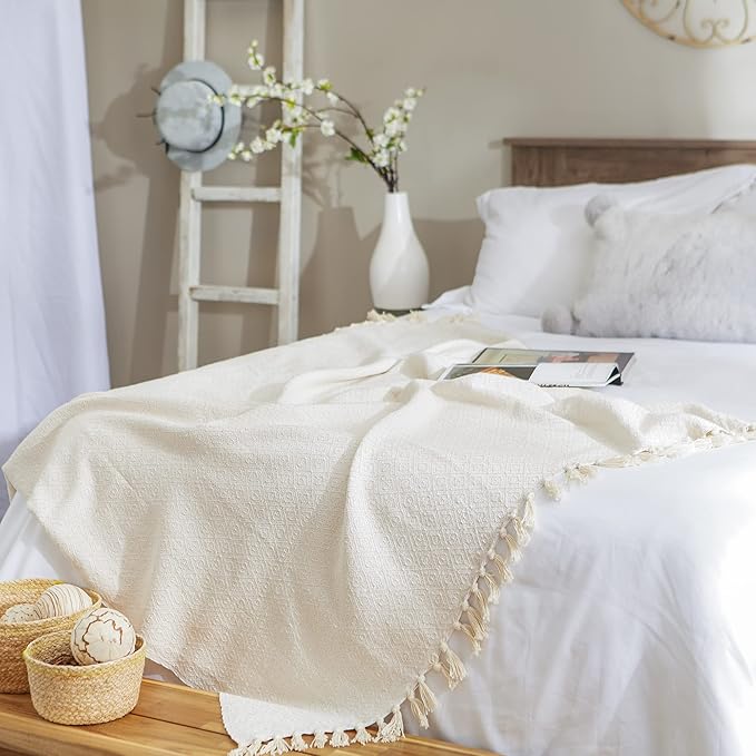 DII Woven Blanket Measuring , Size 50x60 Made from soft woven materials
