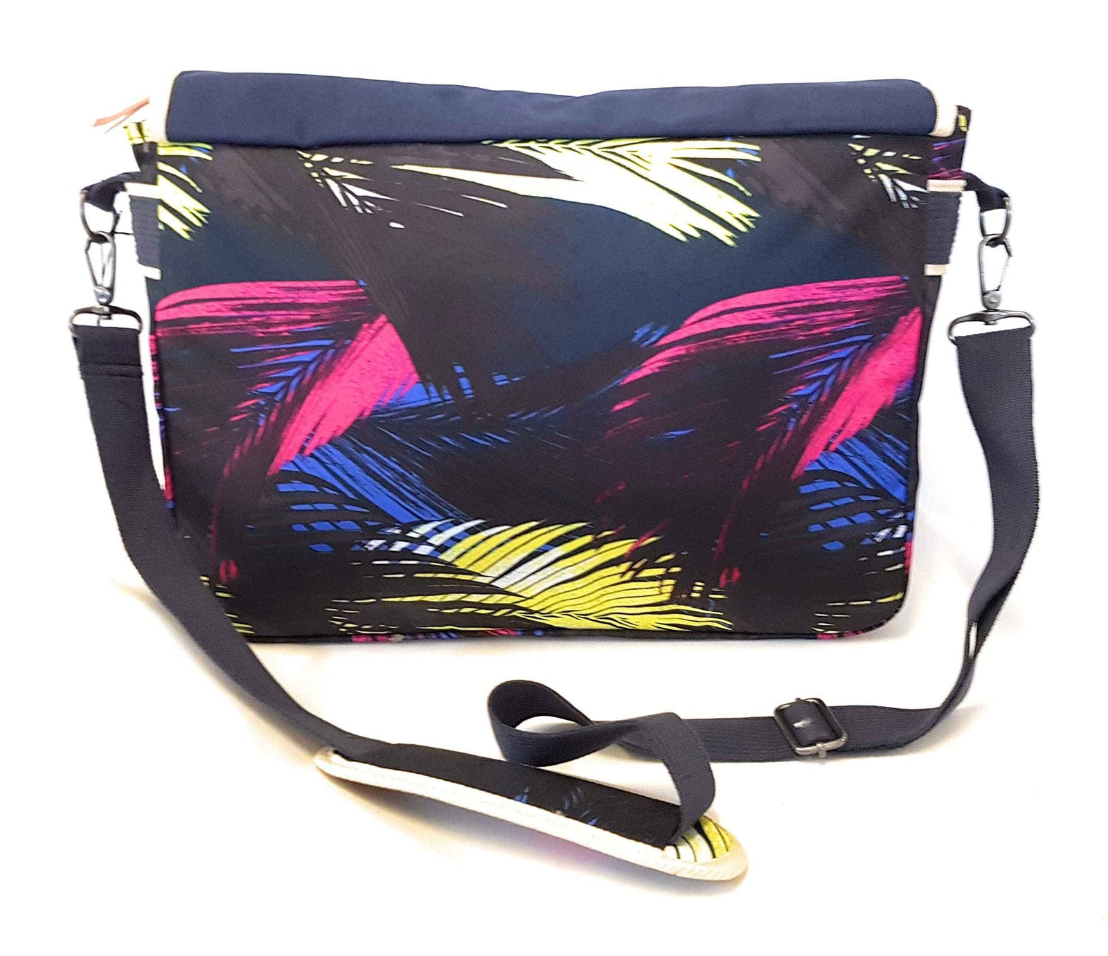 حقيبة إيست باك بوكر أوتوردز تروبيك – تصميم عملي وعصري