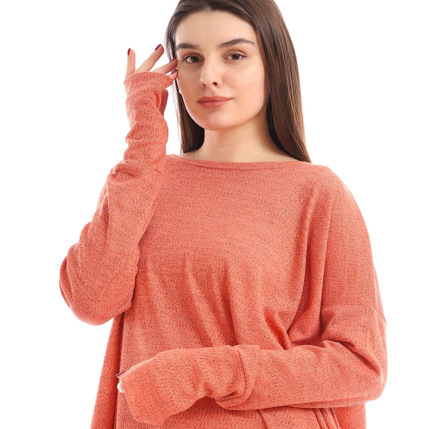  جَميلة بلوزة بتصميم هاي-لو وياقة قارب للنساء، تجمع بين الأناقة والعصرية في تصميم واحد.