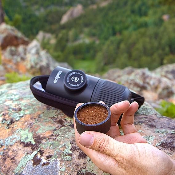 ماكينة صنع الإسبريسو المحمولة Wacaco Nanopresso مع حقيبة واقية 