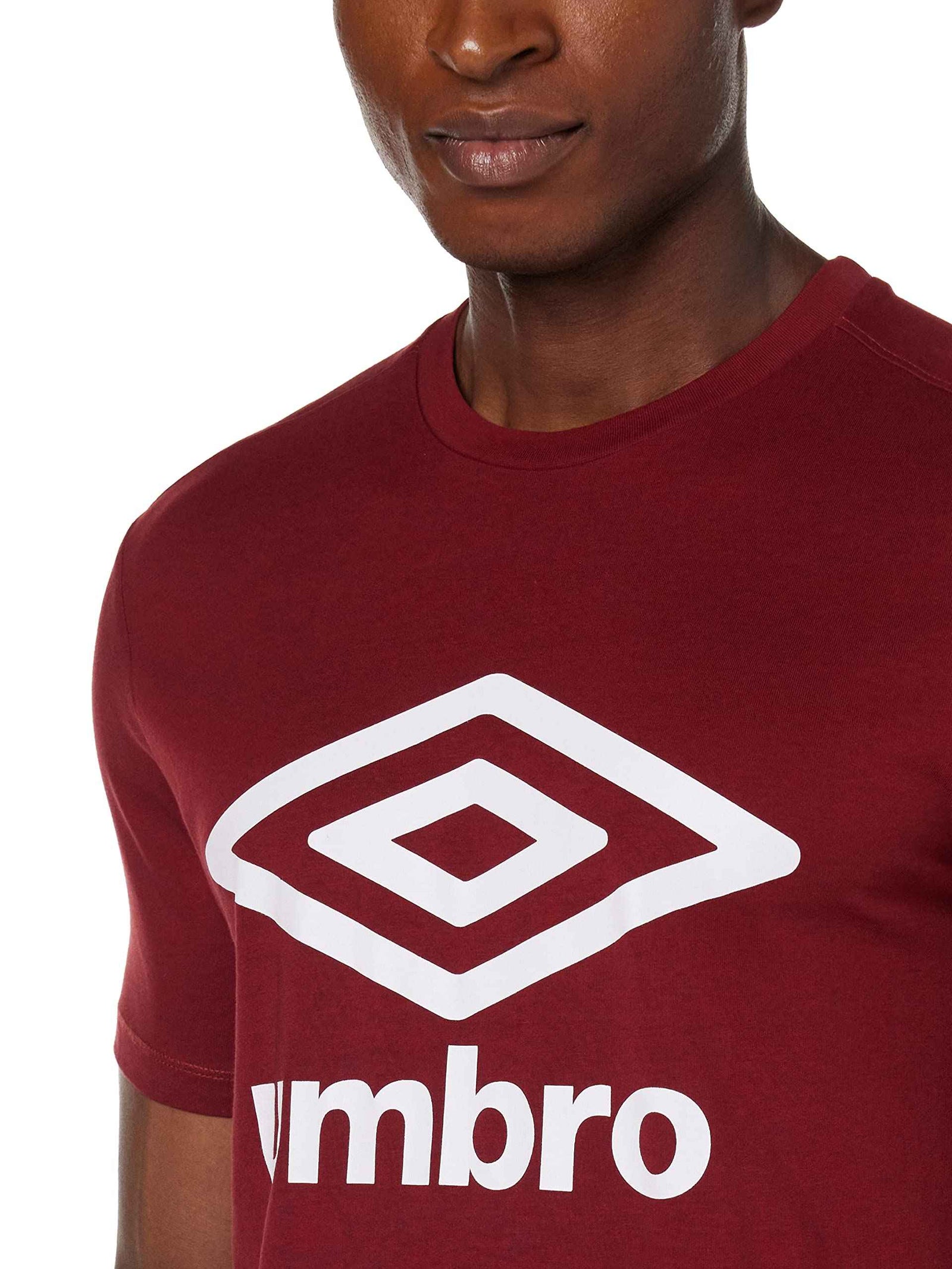 تيشيرتات رجالية من أمبرو. مصنوعة من قماش ناعم ومتنفس، توفر قصة مريحة مناسبة للتمارين، الأنشطة الرياضية أو الاستخدام اليومي