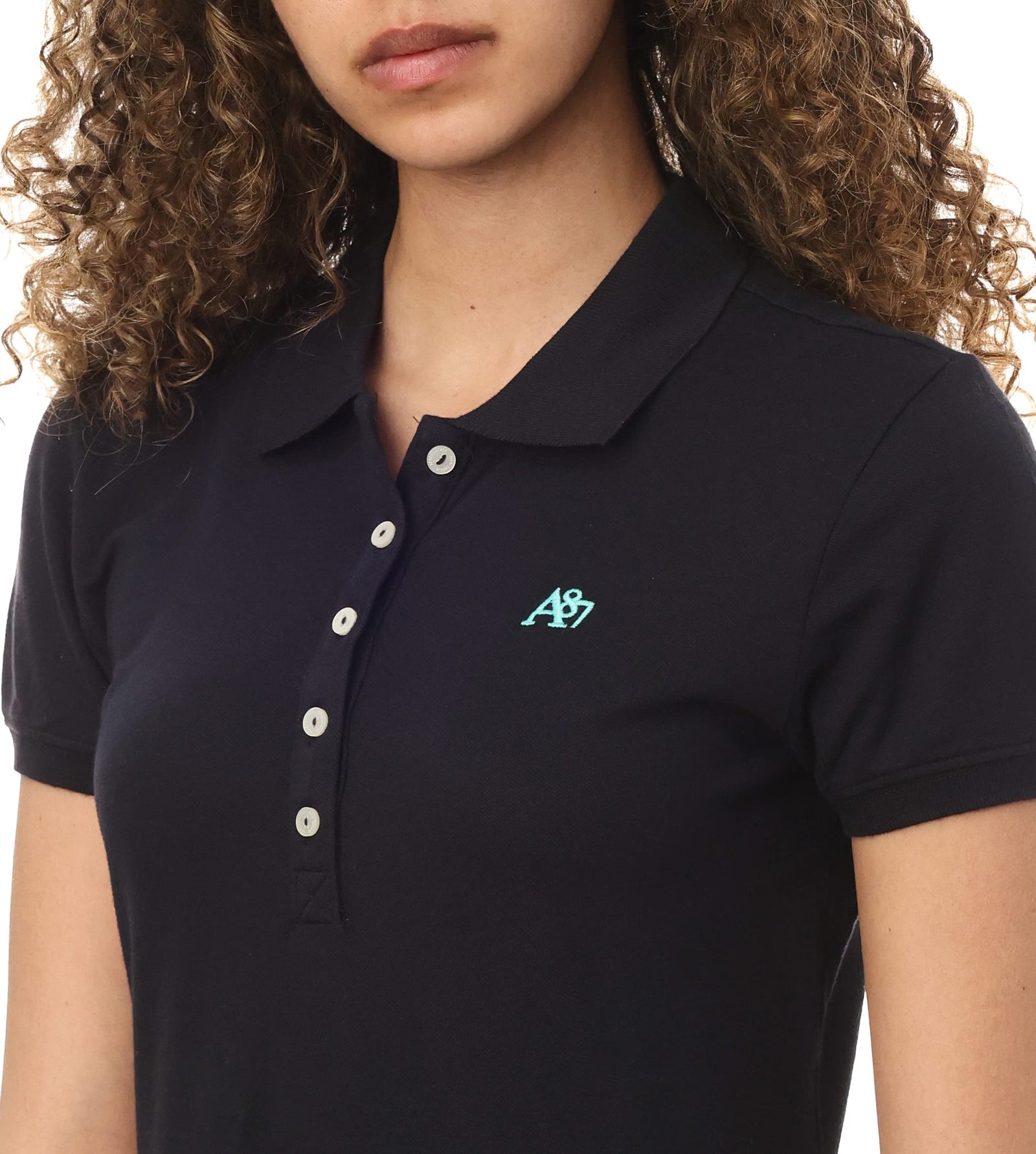 تيشيرتات Aeropostale للنساء مصنوعة من خامة ناعمة وقابلة للتنفس لتوفير راحة طوال اليوم.