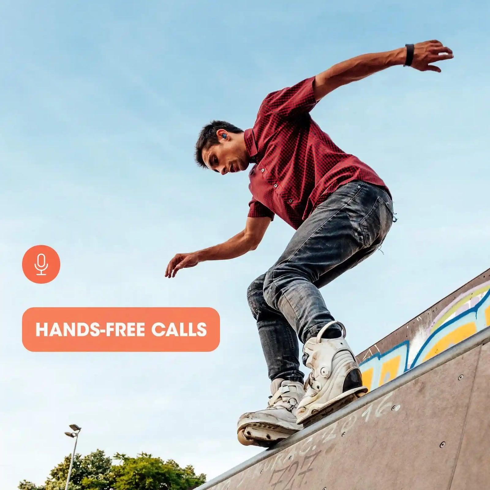 سماعات اذن فري 2 بلوتوث لاسلكية بخاصية الغاء الضوضاء مزودة بميكروفون وعلبة شحن  - ابيض، في الاذن