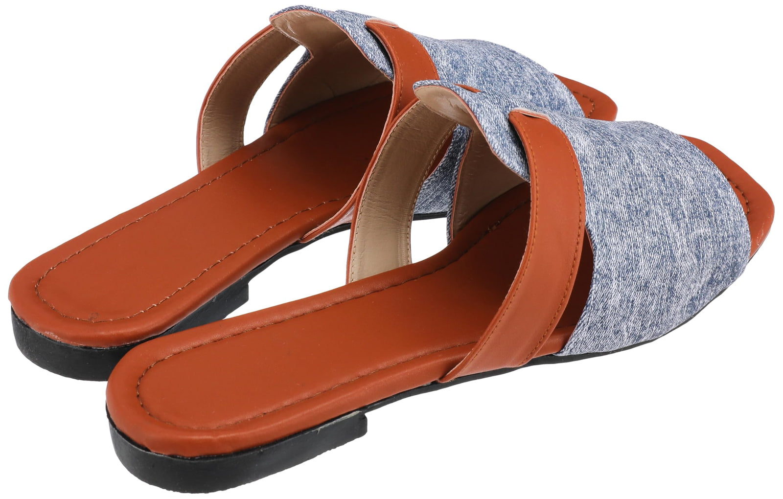  حذاء SOUL 2 SOLE المسطح للنساء. تم تصميم هذا الحذاء للاستخدام اليومي، حيث يوفر شعورًا ناعمًا ومريحًا،