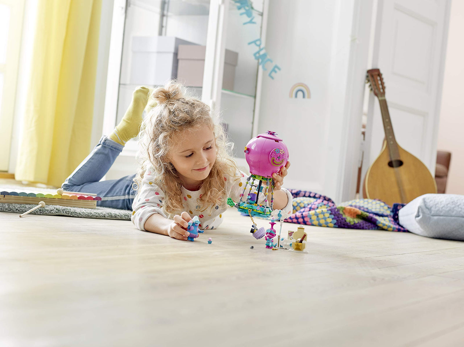 مجموعة بناء LEGO رحلة منطاد الهواء الساخن لبوبي من فيلم ترولز وورلد تور 41252، مثالية للعب الإبداعي (250 قطعة)