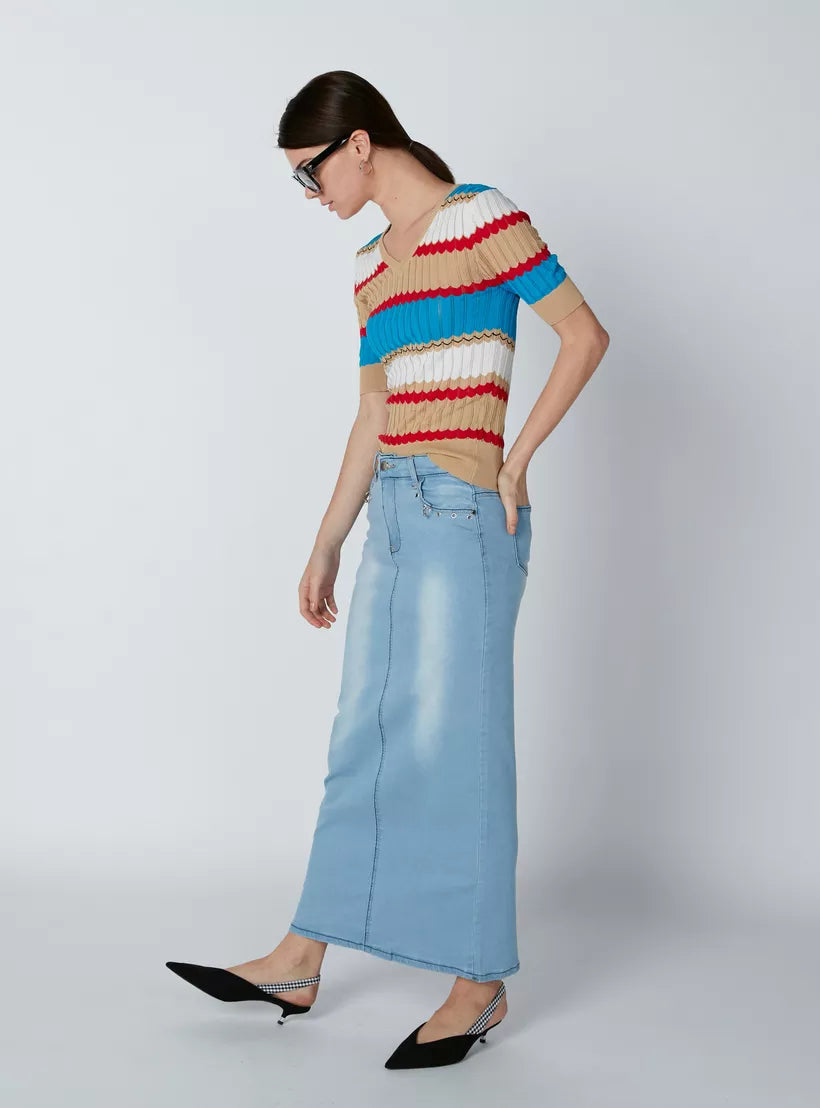 تيشيرت Center Point للنساء قطعة أساسية متعددة الاستخدامات توفر الراحة والأناقة. مصنوع من قماش ناعم وقابل للتنفس ليضمن الراحة طوال اليوم 