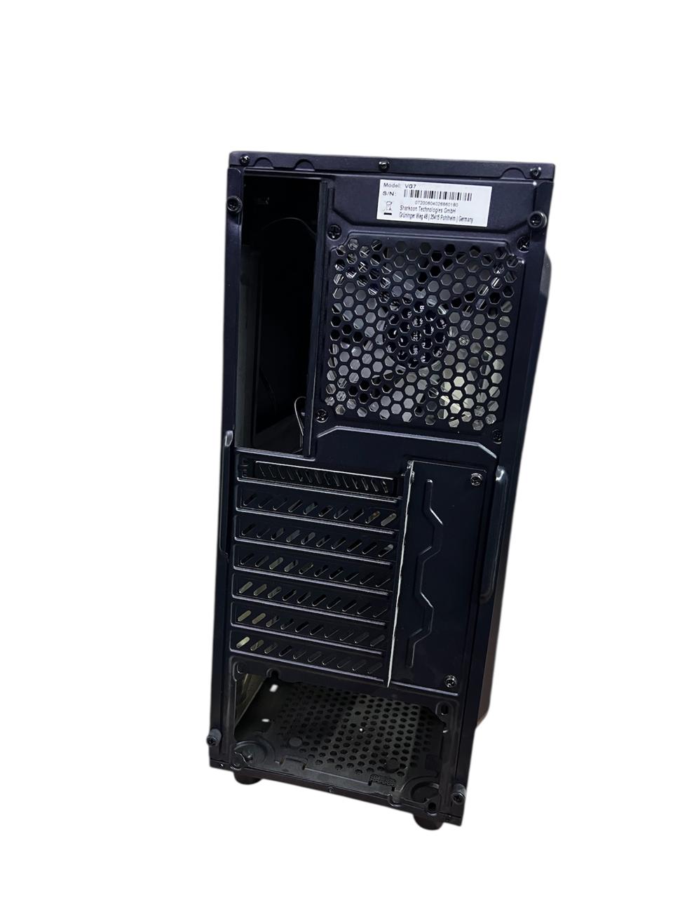 كيس الكمبيوتر شاركّون بيور ستيل RGB بتصميم ميد تاور ATX يجمع بين القوة والأناقة، مصنوع من الفولاذ المتين بلون أبيض أنيق مزوّد بإضاءة RGB قابلة للتخصيص تمنح الجهاز مظهراً عصرياً مميزاً.