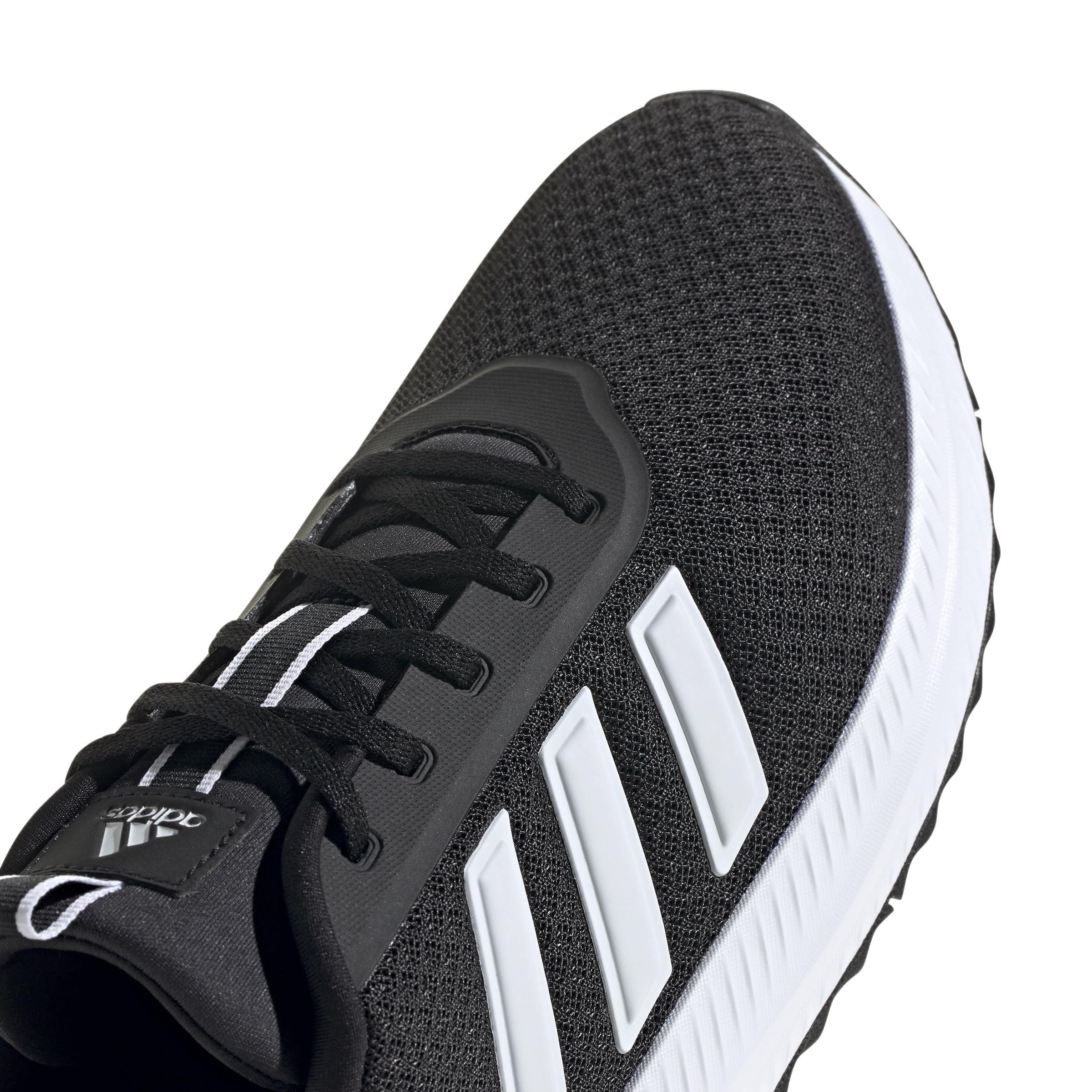 أحذية adidas للرجال مصممة لتجمع بين الراحة والمتانة والأسلوب الرياضي الأيقوني. مصنوعة من مواد قابلة للتنفس مع نعال مبطنة ونعل خارجي قوي