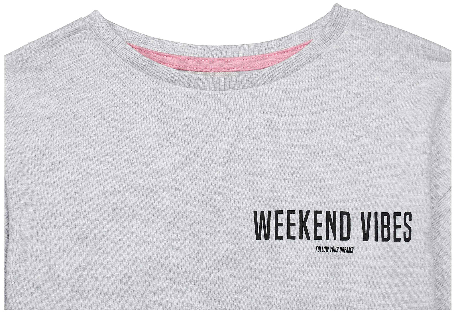 سويت شيرت أساسي وكاجوال بأكمام طويلة من ماتلان، صُمم للفتيات اللواتي يحببن الإطلالات البسيطة والأنيقة يوميًا. 