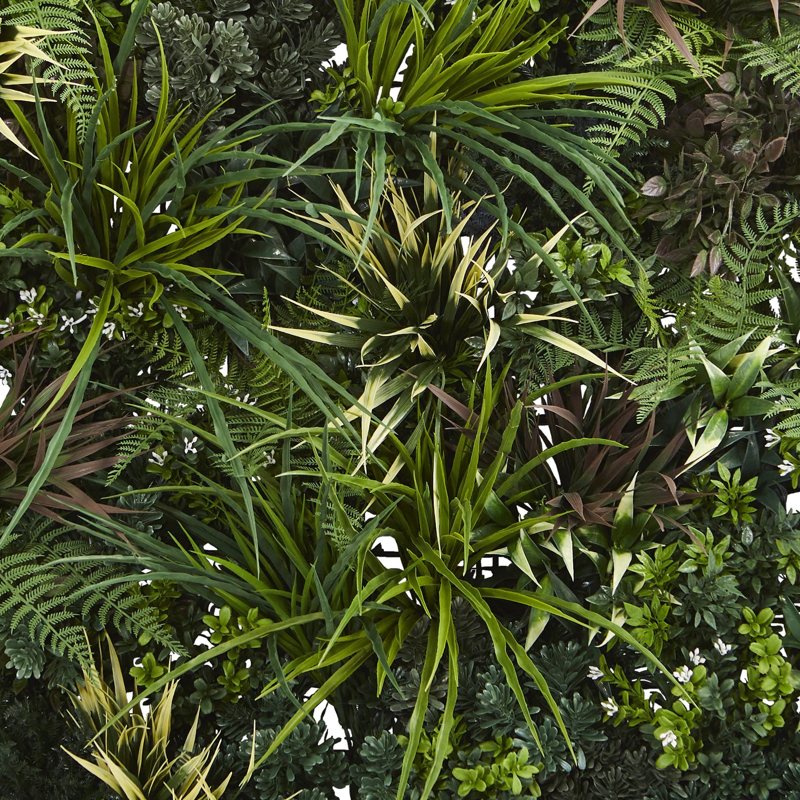 جدار النباتات الاصطناعية من Nearly Natural بطراز السراخس والأعشاب الخضراء، الموديل 6406. يبلغ طوله 3 أقدام ويتميز بتصميم غني يجمع بين السراخس والأعشاب وأوراق النباتات الكثيفة ليمنح مظهرًا واقعيًا