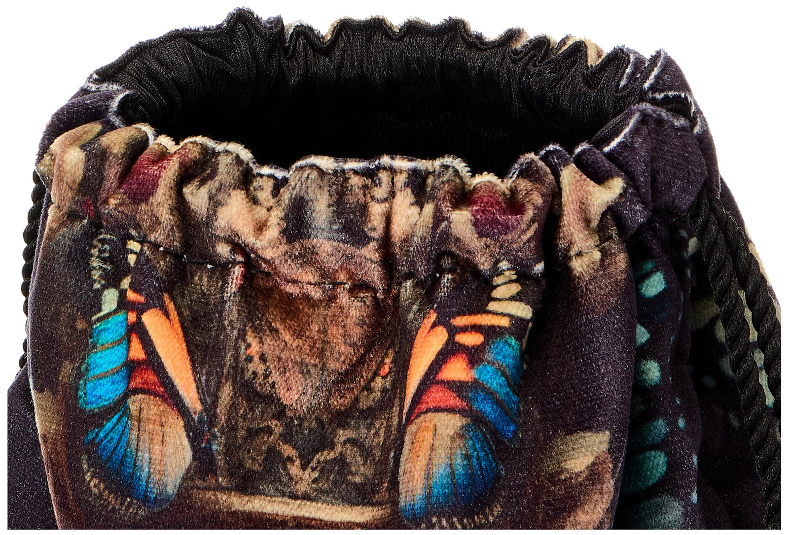 حقيبة TAT بسحب للحبال للأطفال هي حقيبة خفيفة وسهلة الاستخدام مصممة خصيصاً للأطفال. يتيح نظام الإغلاق بالسحب (drawstring) فتحها وإغلاقها بسرعة وبشكل مستقل