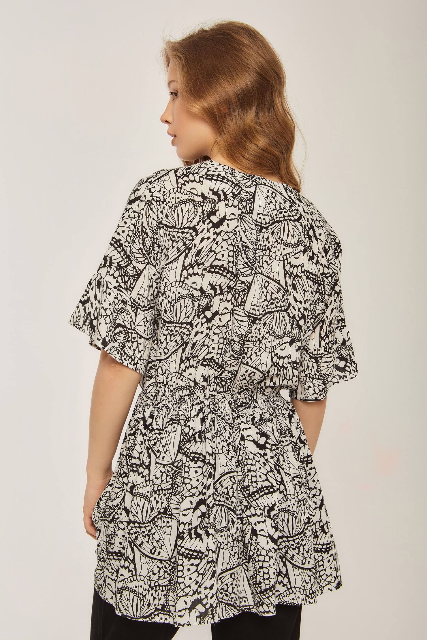 بلوز ة من  بريمودا للنساء هي قطع أنيقة وعصرية مصممة لإضافة لمسة أناقة لخزانة ملابسك اليومية والمناسبات الخاصة. 