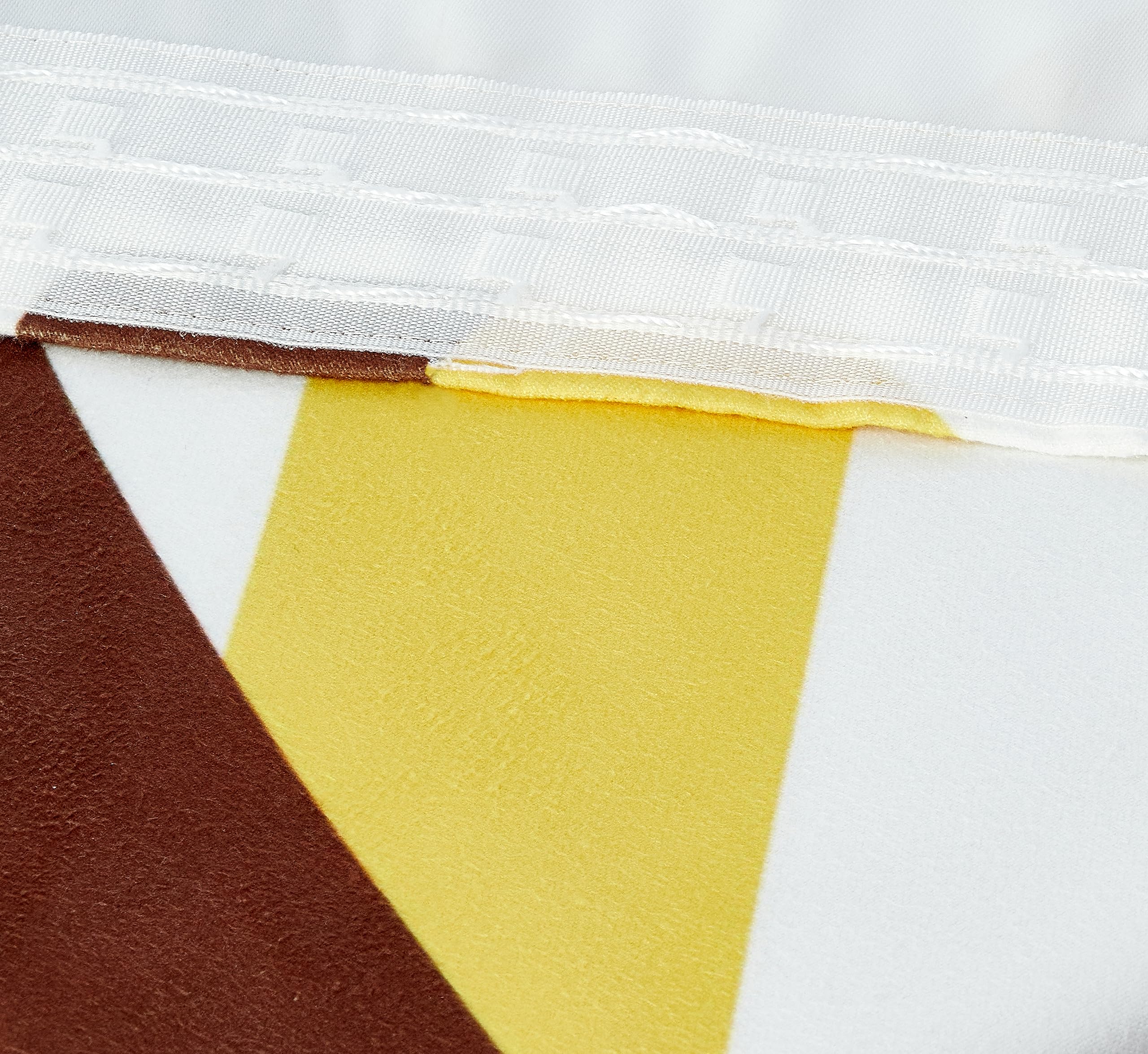 ستارة شتوية للأطفال من Shatta Fabrics and Curtains هي ستارة دافئة وأنيقة مصممة لتوفير جو مريح وجذاب في غرف الأطفال