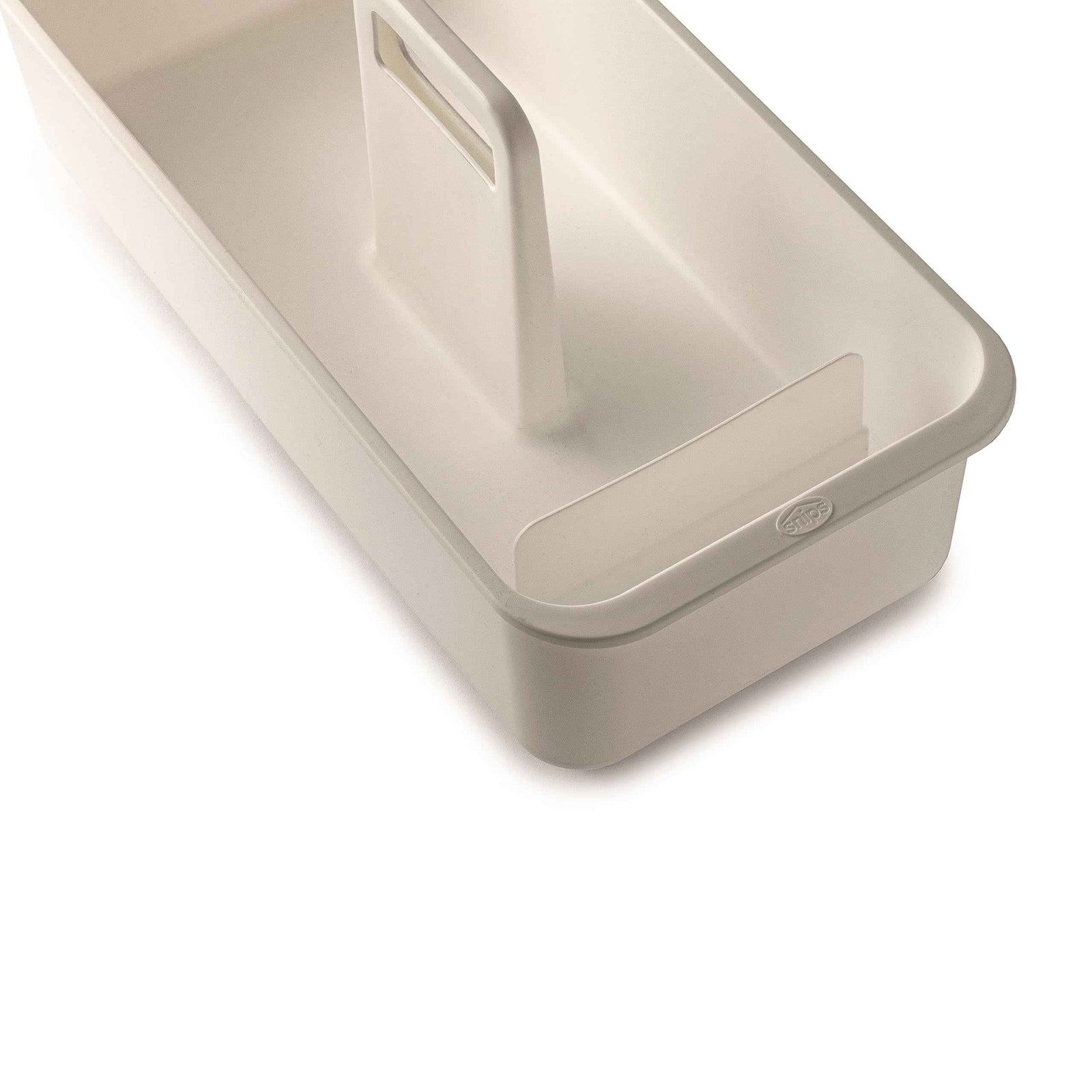 سلة تنظيم تحت الحوض من سنِبس باللون الأبيض مع عجلات هي حل عملي لتوفير المساحة والحفاظ على ترتيب المطبخ أو الحمام. صُنعت في إيطاليا من خامات متينة وعالية الجودة، وتتميز بعجلات سلسة لتسهيل تحريكها