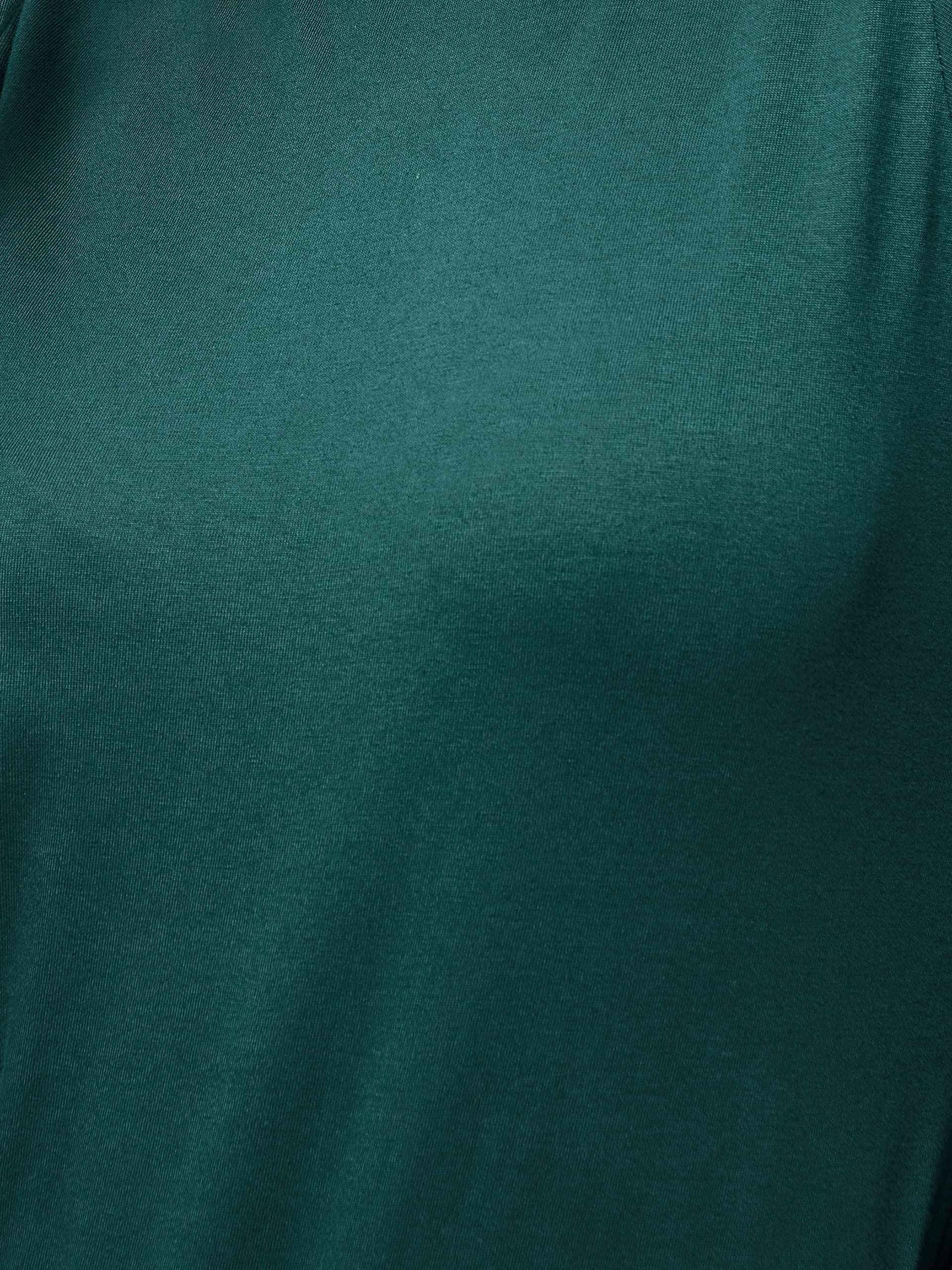 بلوزات نسائية من Miss Olive تجمع بين الأناقة والراحة والأسلوب العصري. مصنوعة من خامة ناعمة تسمح بمرور الهواء، وتمنح قَصّة مريحة تناسب العمل، الخروج اليومي، أو المناسبات الخاصة