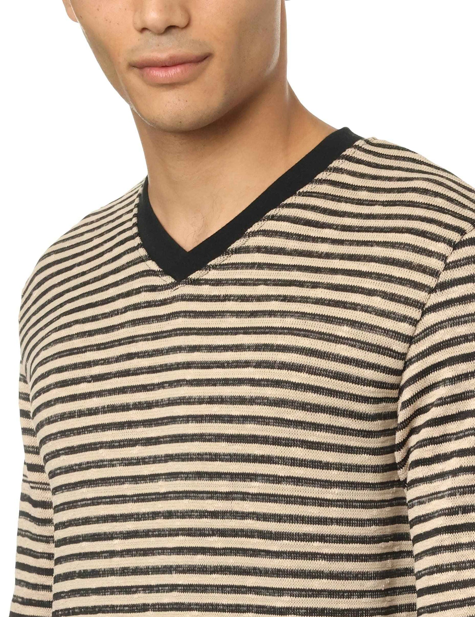 تيشيرت رجالي مخطط برقبة على شكل حرف V وأكمام طويلة