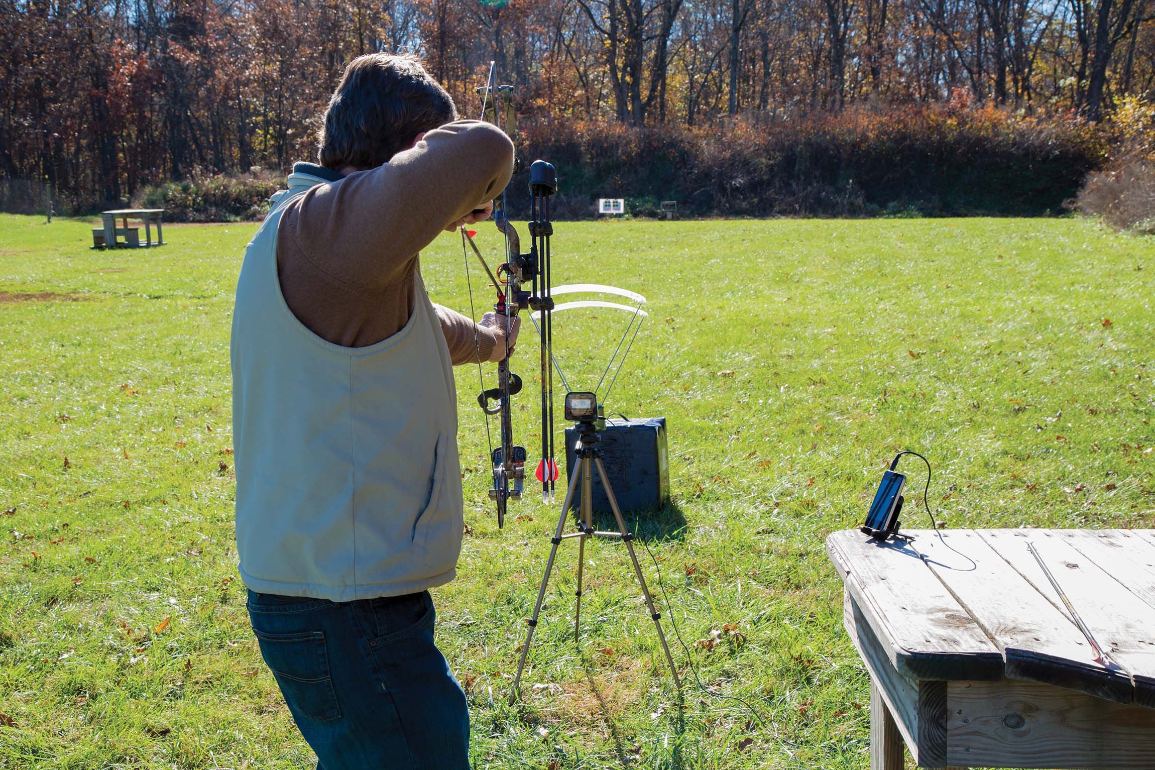 كالدويل كرونوغراف دقيق باليستي مع قراءات اف بي اس وام بي اس، شاشات شمسية وشاشة ال سي دي كبيرة لتصوير المدى
