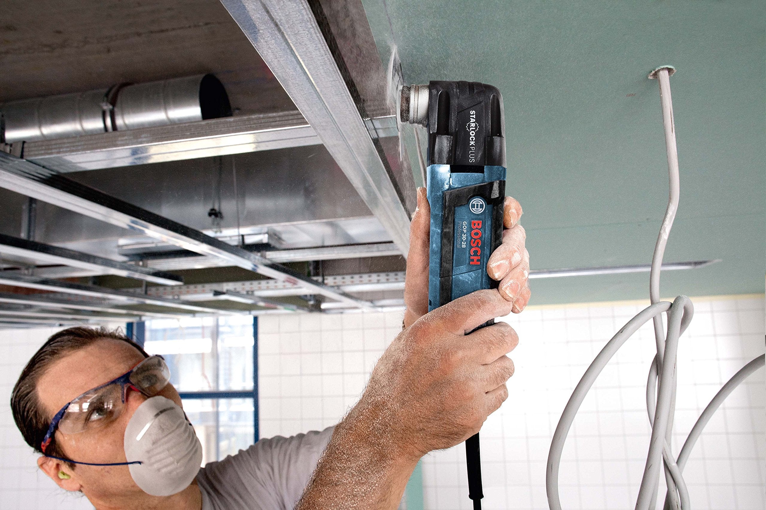 منشار متعدد الوظائف BOSCH Professional GOP 30-28 – أداء احترافي ودقة عالية