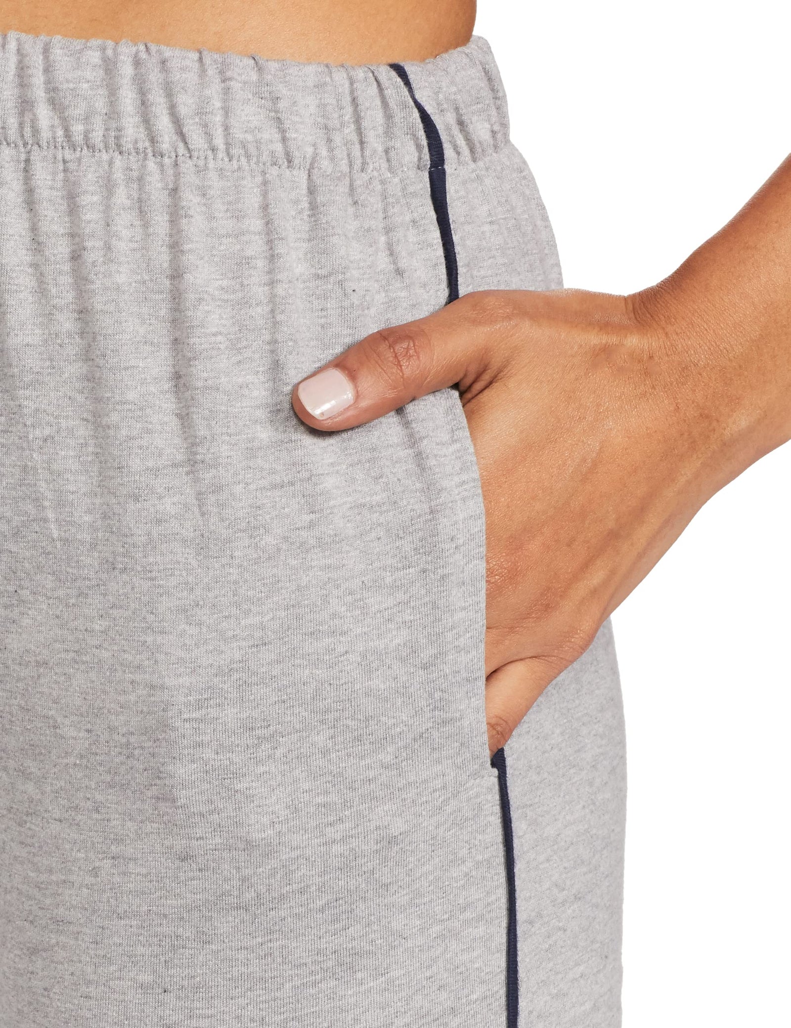 بنطال ديفيرس للنساء مصنوع من خامات ناعمة ومتينة تسمح بالتهوية.