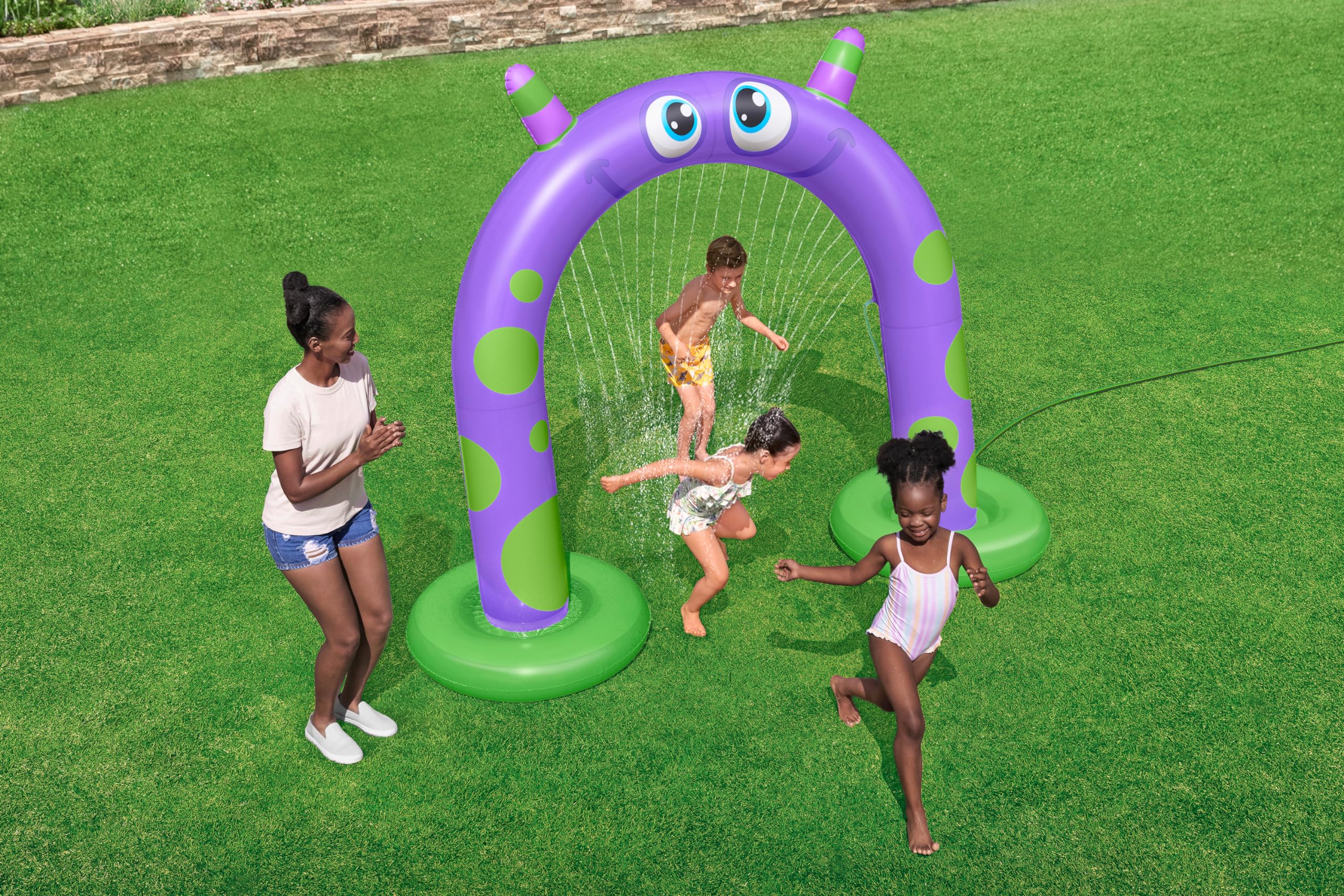Bestway Jumbo Sprinkler 8' x 33" x 6'6" (2.44m x 84cm x 1.98m) Outdoor Water Spray Play Toy