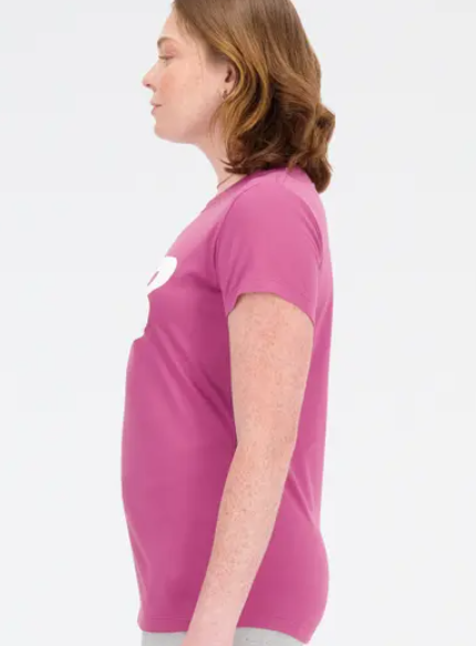 تيشيرت نيو بالانس بطباعة جرافيك – رياضي وعصري