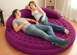 أريكة دائرية قابلة للنفخ من إنتكس مناسبة للاستخدام داخل المنزل، في الهواء الطلق، أو بجانب المسبح. مصنوعة من خامات1.91 CMx51CM 