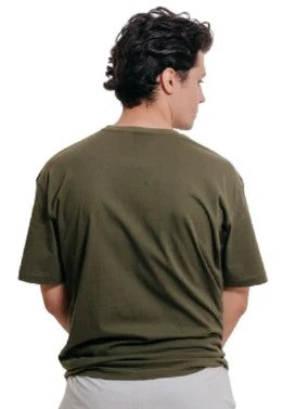 تيشيرت من ريد دوت للرجال يتميز بالراحة والتصميم الكاجوال المناسب للاستخدام اليومي.