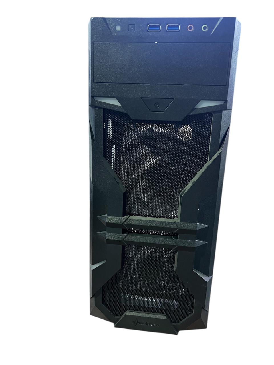 كيس الكمبيوتر شاركّون بيور ستيل RGB بتصميم ميد تاور ATX يجمع بين القوة والأناقة، مصنوع من الفولاذ المتين بلون أبيض أنيق مزوّد بإضاءة RGB قابلة للتخصيص تمنح الجهاز مظهراً عصرياً مميزاً.