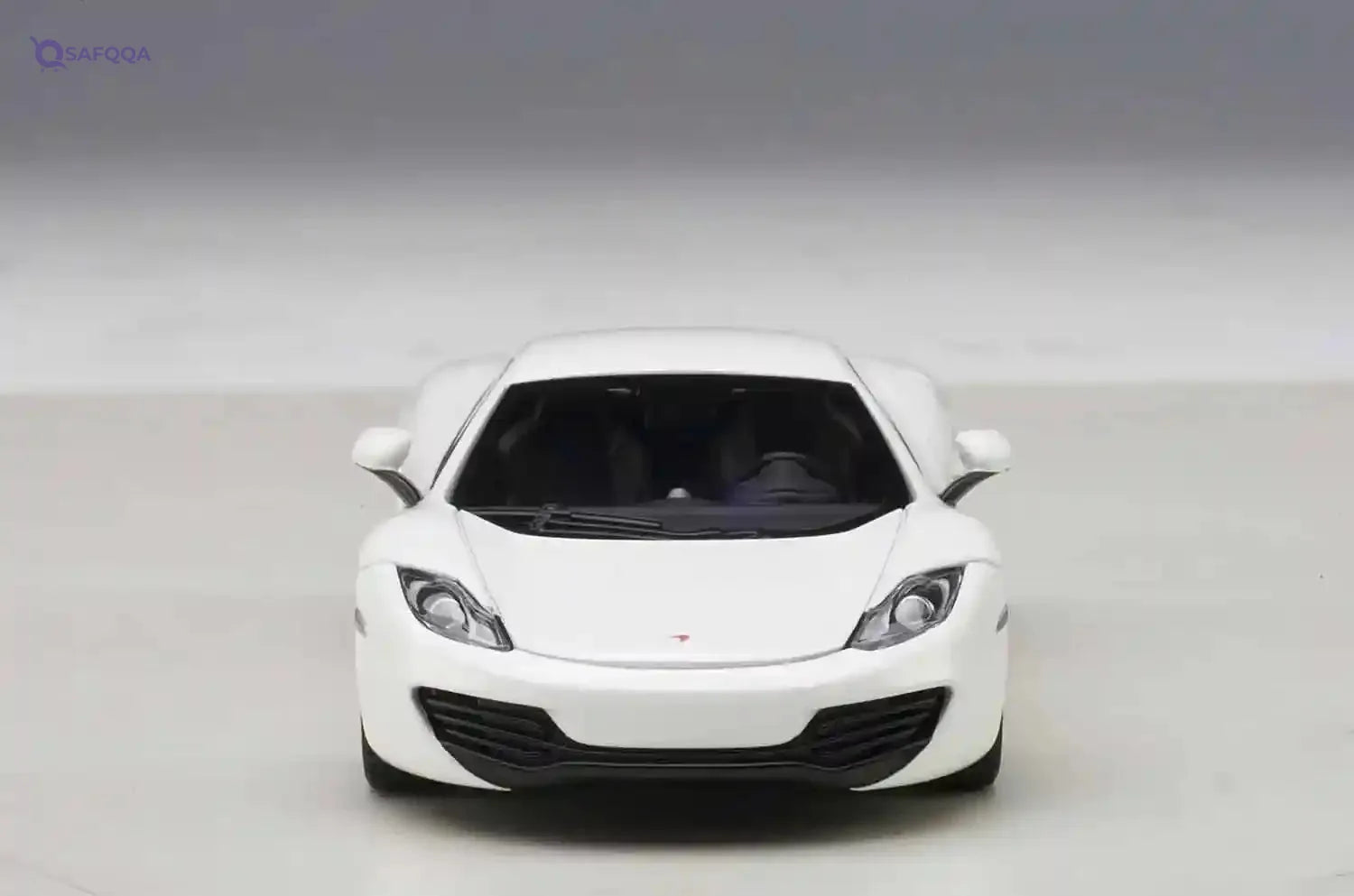 Bburago - 56009 - Miniature Vehicle 2011 - Scale 1:43- Damage Box - Safqqa