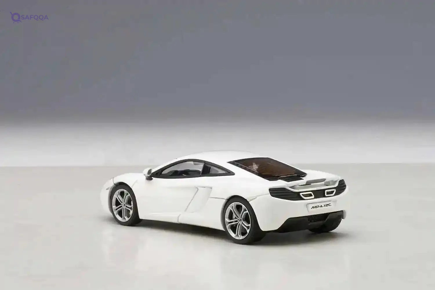 Bburago - 56009 - Miniature Vehicle 2011 - Scale 1:43- Damage Box - Safqqa