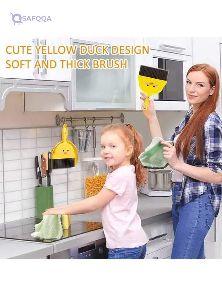 A duck-shaped shovel,• Fun duck-shaped design to make playtime engaging - Safqqa