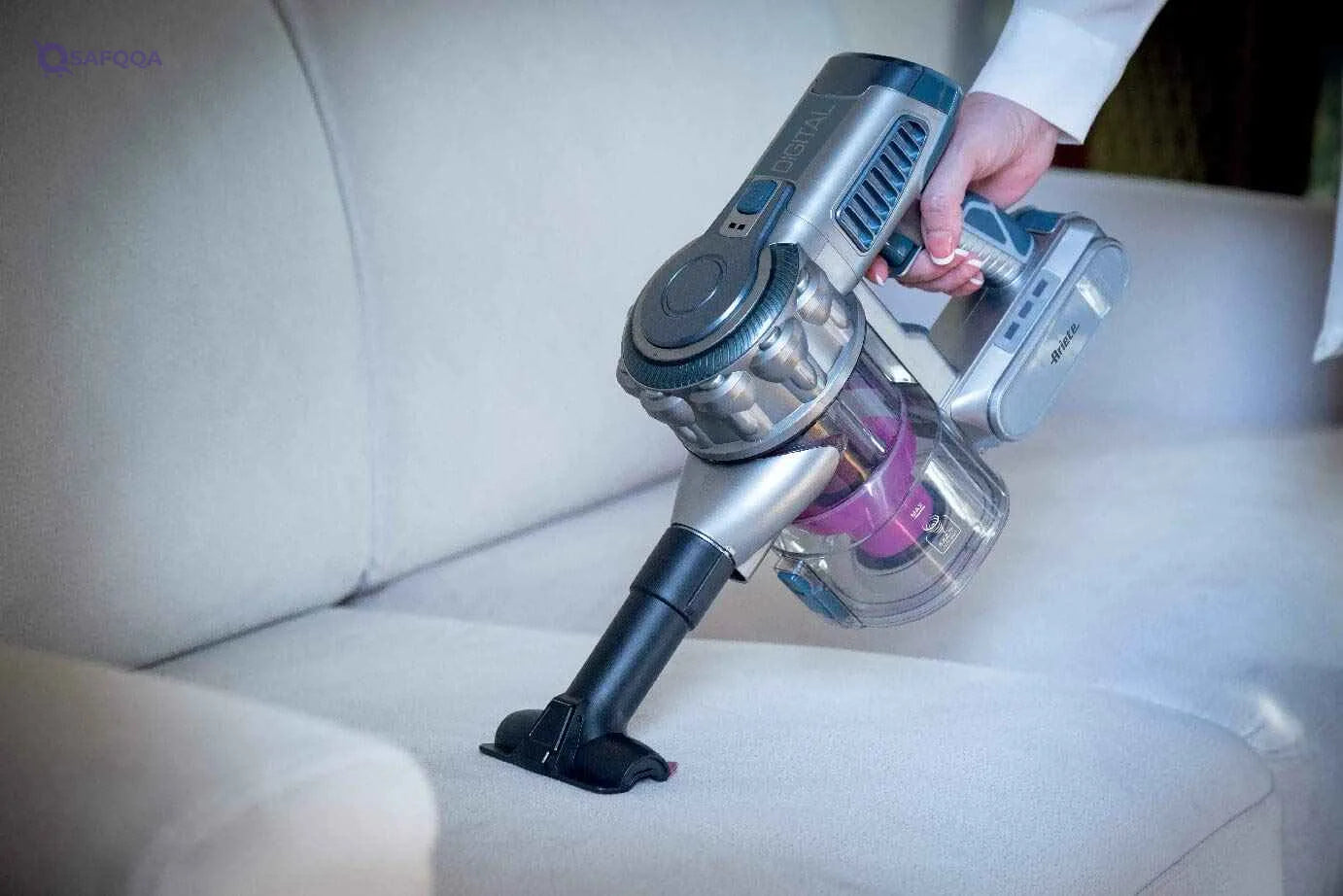 Ariete 2758 Red Vertical Vacuum Cleaner 200W, 1L – Powerful & Compact with Minor Scratches - Safqqa