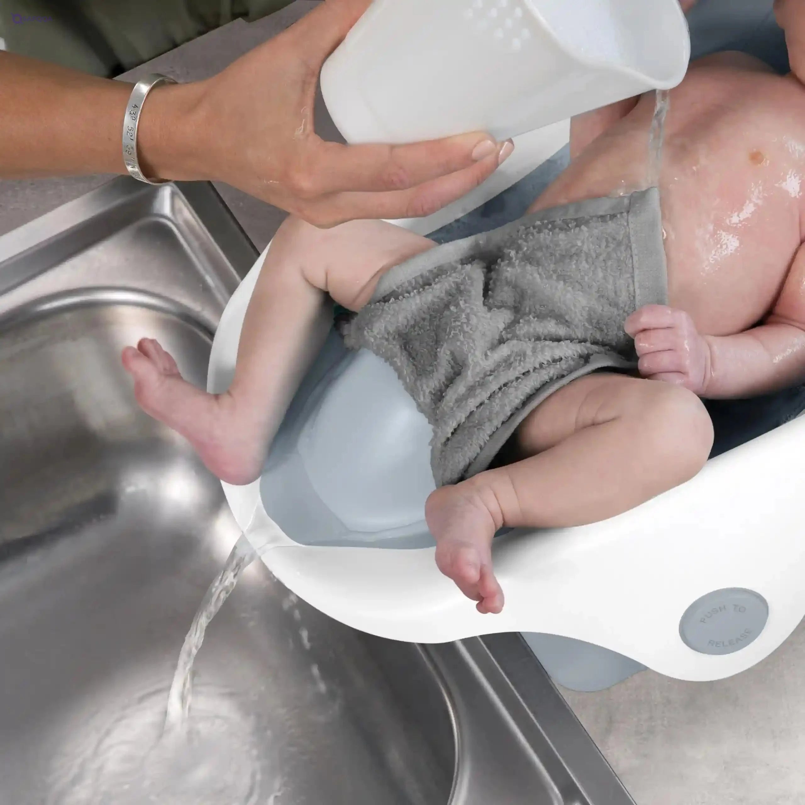 Ingenuity Summer Baby Bather, Grey (Pack of 1) - Safqqa
