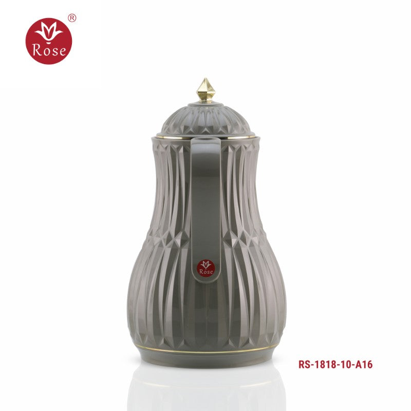 ترمس روز للمطبخ – موديل RS-1818-10-A16 (لون رمادي فاتح) يتميز بتصميم أنيق وأداء عملي، مما يجعله مثاليًا للاستخدام في المنزل أو المكتب. يحتوي على عازل داخلي عالي الجودة يحافظ على حرارة أو برودة المشروبات لفترات طويلة 