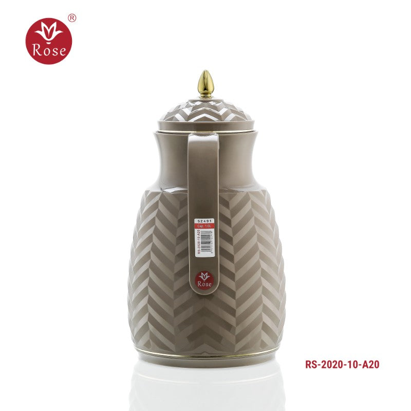 ترموس روز للمطبخ – الموديل: RS-2020-10-A20 (بلون لاتيه) يتميز بتصميم أنيق وعصري مع أداء عالي في الحفاظ على حرارة أو برودة المشروبات لفترات طويلة. مصنوع من مواد عالية الجودة تضمن المتانة وعزلًا حراريًا ممتازًا للاستخدام اليومي